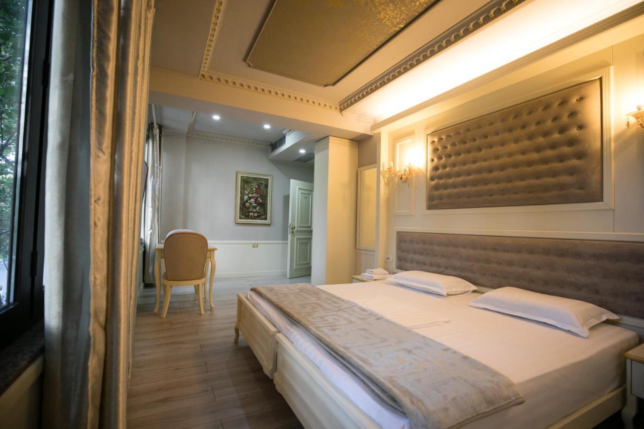 Hotel Lotus Tirana Exterior photo