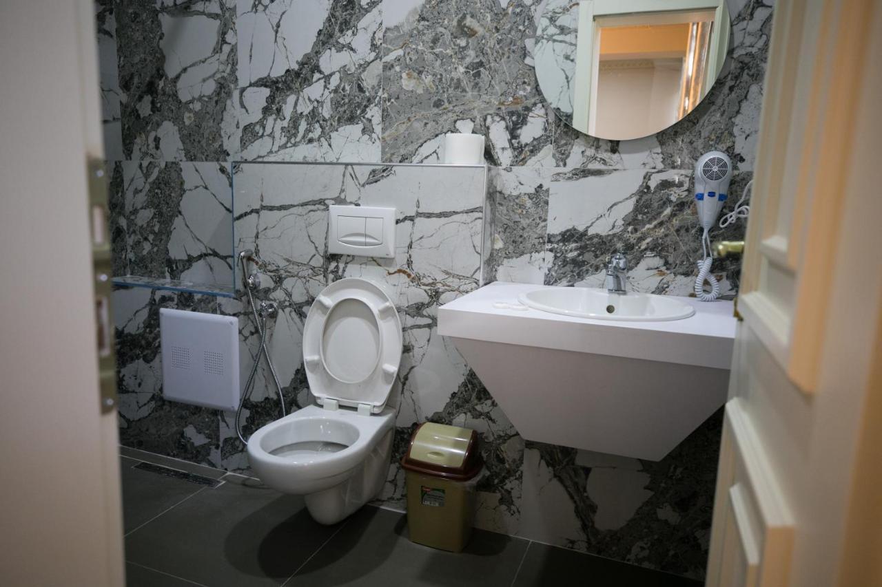 Hotel Lotus Tirana Exterior photo