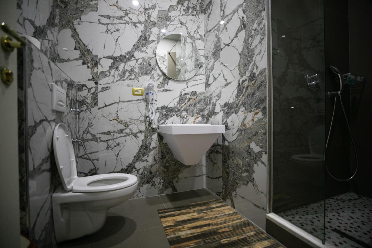 Hotel Lotus Tirana Exterior photo