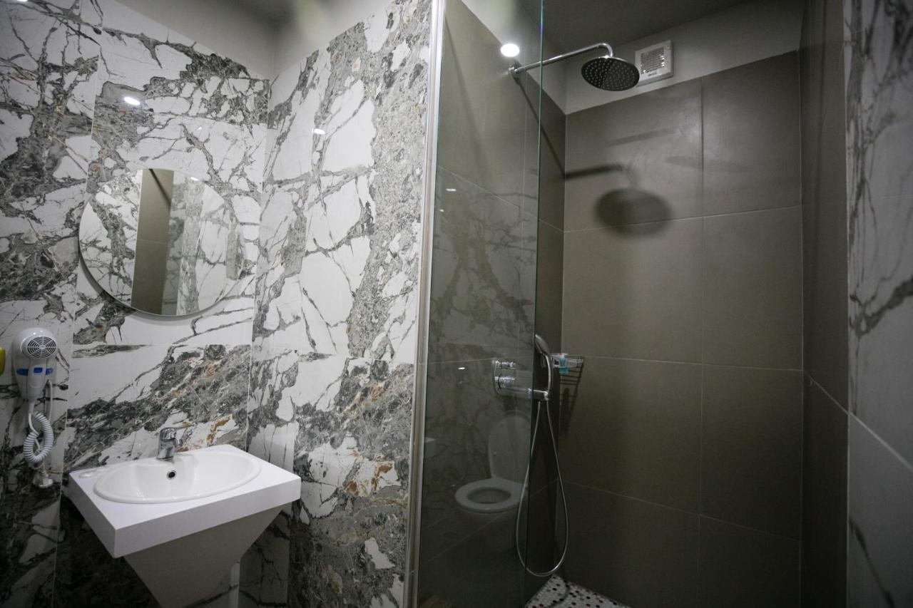 Hotel Lotus Tirana Exterior photo