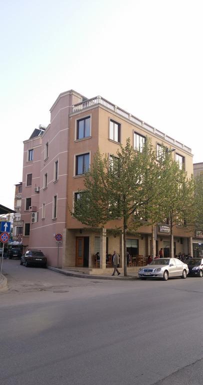 Hotel Lotus Tirana Exterior photo
